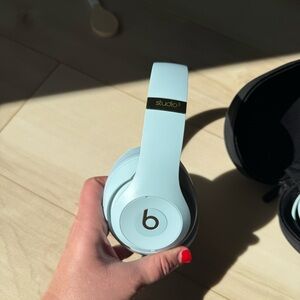 Beats Studio3 Over Ear Headphones with Case and Cables